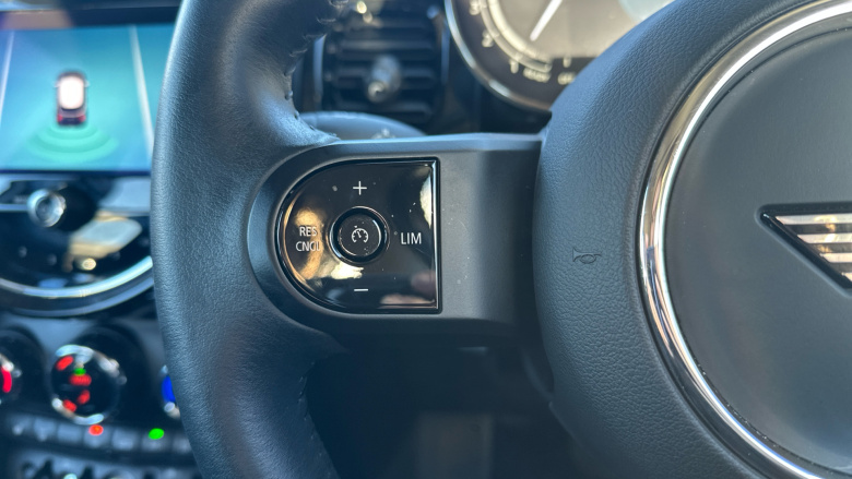 MINI Hatchback 1.5 Cooper Classic 5dr Petrol Hatchback